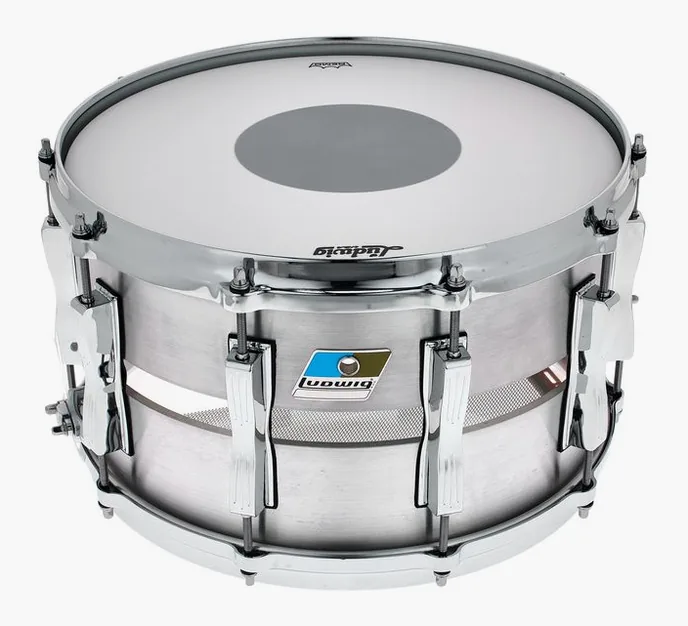 Ludwig 14"x08" Slotted Coliseum Alu, de face sur fond neutre