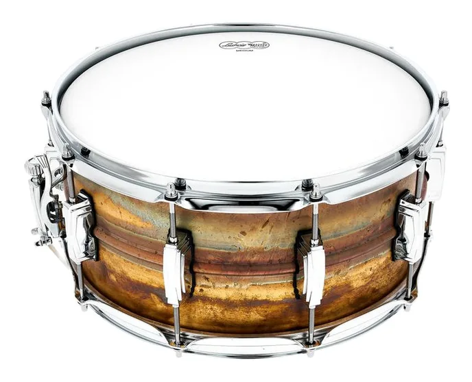 Ludwig 14"x6,5" Raw Brass Phonic, sur fond neutre