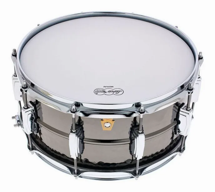 Ludwig LB417K 14" x 6.5" Black Beauty, de face sur fond neutre