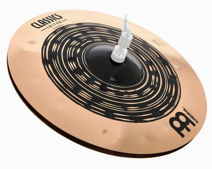 Meinl 14" Classics Cust. Dual Hi-Hat, de face sur fond neutre
