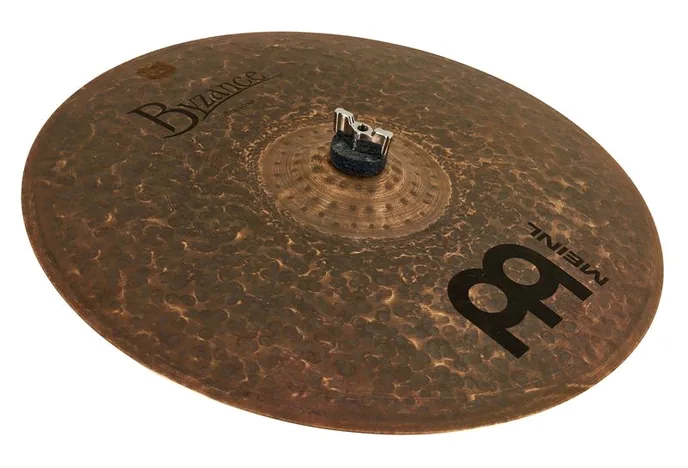 Meinl 16" Byzance Dark Crash, sur fond neutre