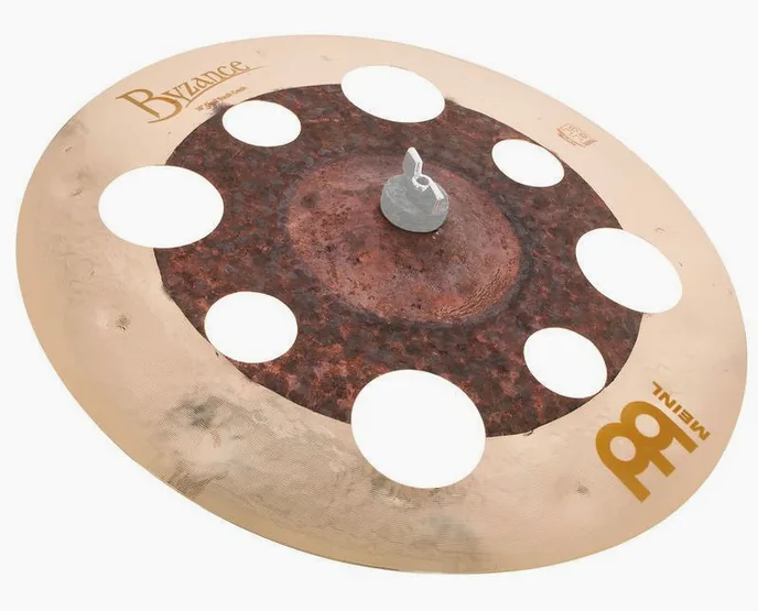 Meinl 16" Byzance Dual Trash Crash, de face sur fond neutre