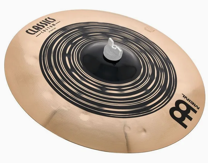 Meinl 16" Classics Custom Dual Crash, de face sur fond neutre