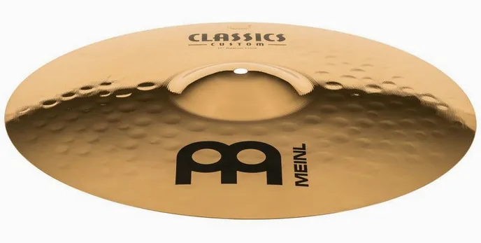 Meinl 17" Classics Custom Med. Crash, de face sur fond neutre