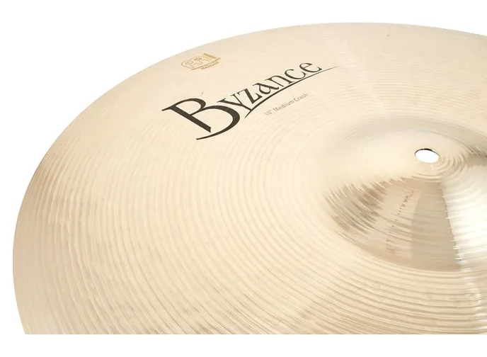 Meinl 18"Byzance Medium Crash Brill., vue de trois quarts, photo 4