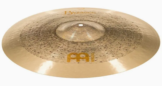 Meinl 18" Byzance Tradi. Light Crash, sur fond neutre