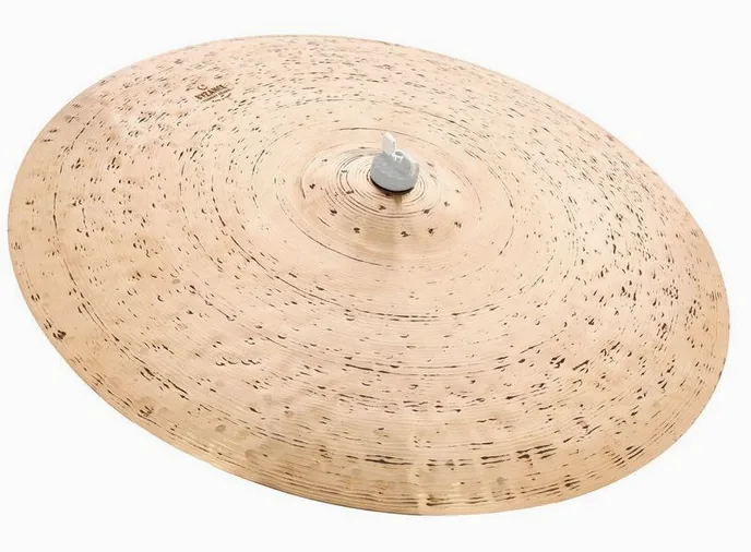 Meinl 22" Byzance Foundry Reserve R, de face sur fond neutre