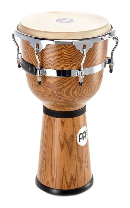 Meinl DJW3ZFA-M Wood Djembe, de face sur fond neutre