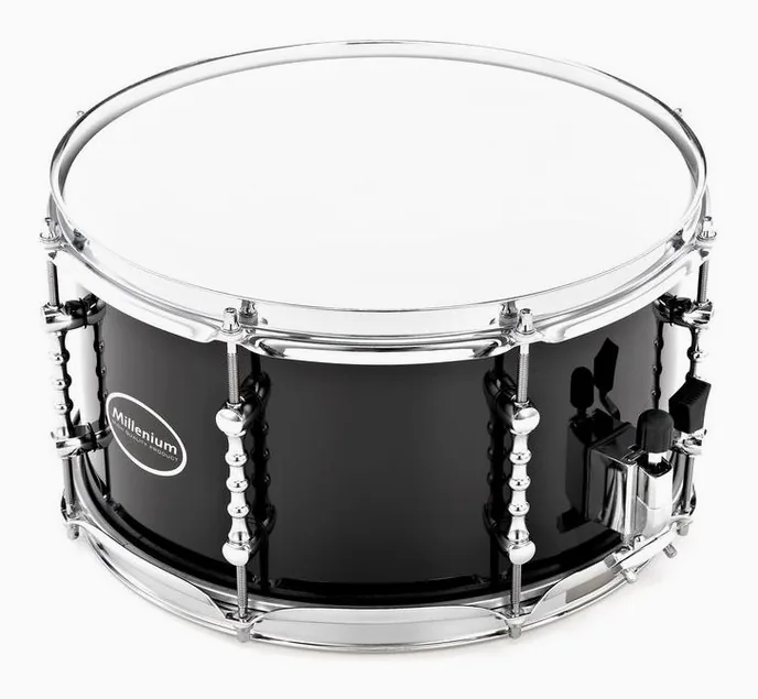 Millenium 13"x07" Mahogany Snare #11, de face sur fond neutre