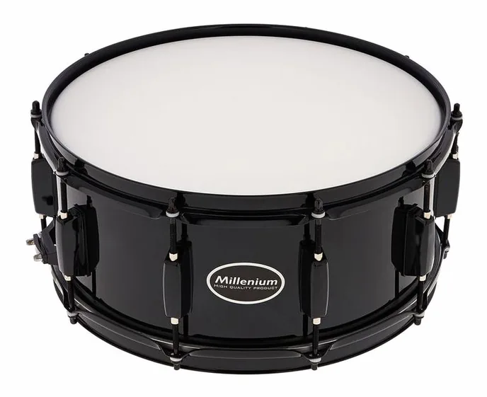 Millenium SD-148A Black Beast Snare, sur fond neutre