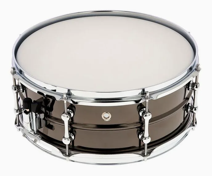 Millenium 14"x5,5" Black Steel Snare, vue de près, photo 4