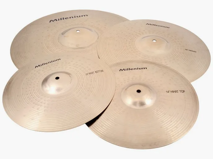 Millenium B20 Cymbalset, de face sur fond neutre