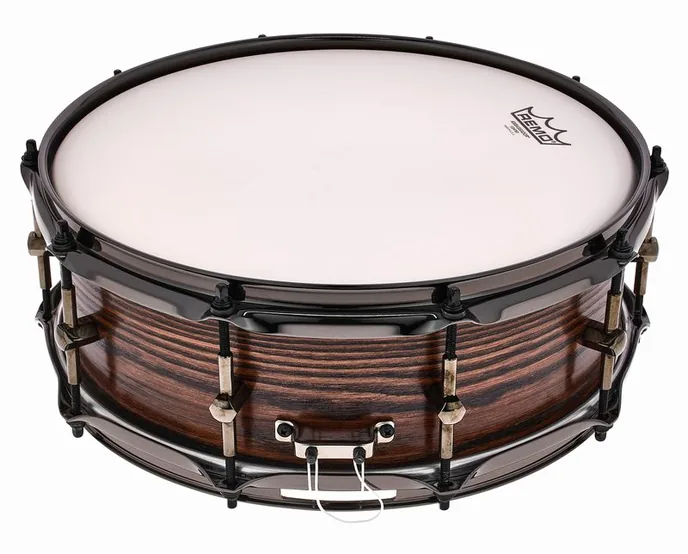 Noble & Cooley 14"x05" Sassafras Solid Snare, vue de trois quarts, photo 3