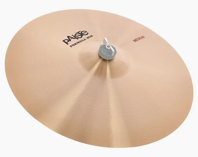 Paiste 16" 602 Medium Crash, de face sur fond neutre