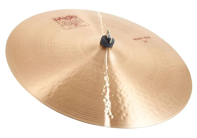 Paiste 2002 Classic 20" Heavy Ride, de face sur fond neutre