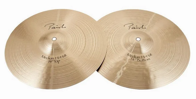 Paiste 14" Signature Medium Hi-Hat, sur fond neutre