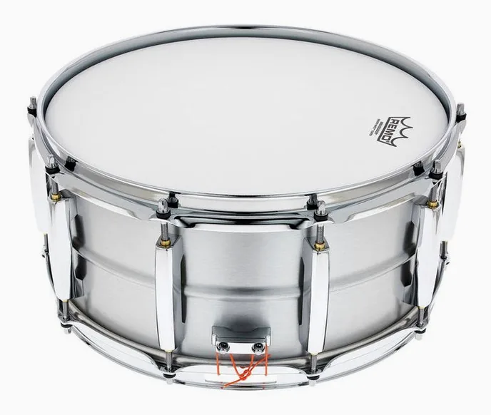 Pearl 14"x6,5" Sensitone Aluminium, vue de trois quarts, photo 3