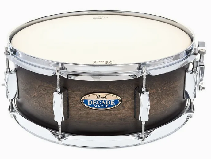Pearl Decade Maple 14"x5,5" Snare BB, sur fond neutre