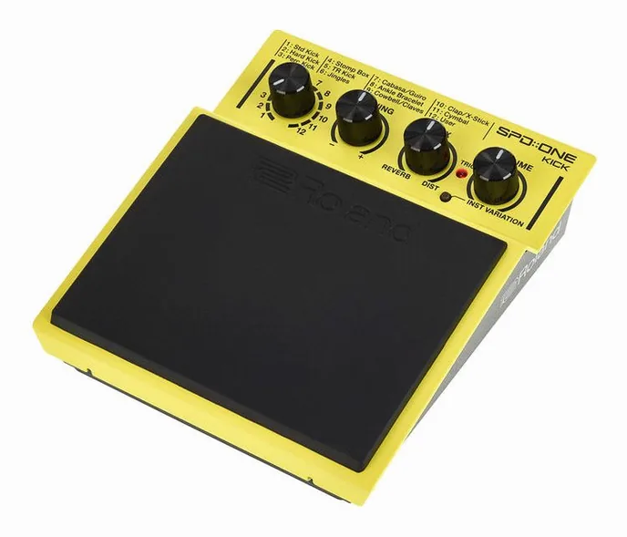 Roland SPD::ONE Kick, de face sur fond neutre