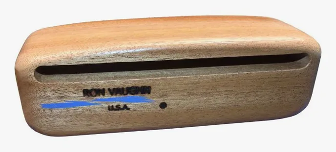 Ron Vaughn W-4.5 Wood Block A5, sur fond neutre