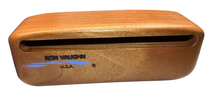 Ron Vaughn W-4.7 Wood Block G5, de face sur fond neutre