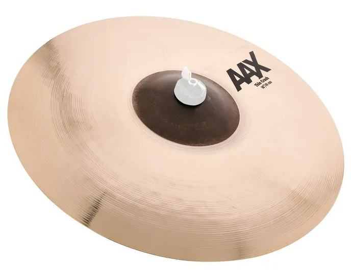 Sabian 16" AAX Thin Crash, de face sur fond neutre
