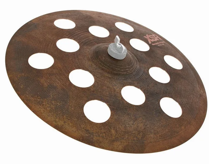 Sabian 16" XSR Monarch O-Zone Crash, de face sur fond neutre