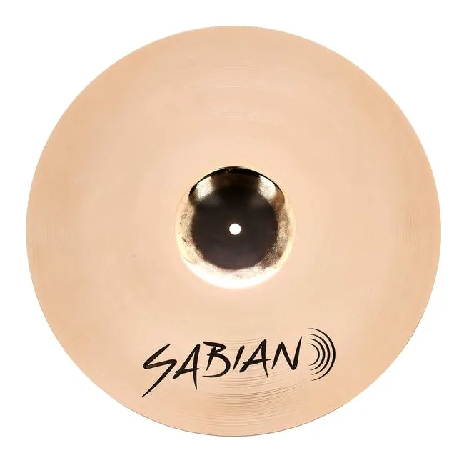Sabian 18" AAX AAXplosion Fast Crash, vue de trois quarts, photo 2