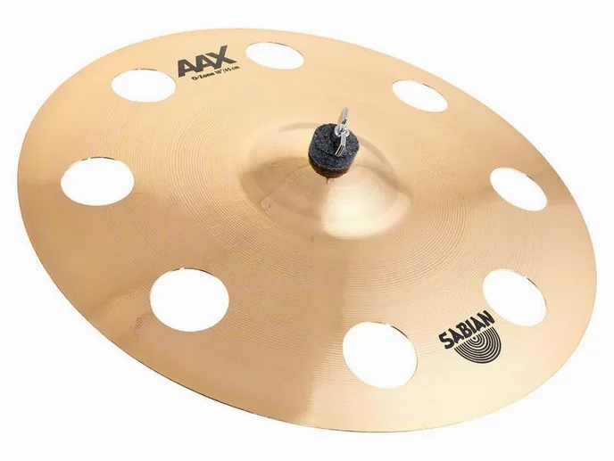 Sabian 18" AAX O-Zone Crash, de face sur fond neutre