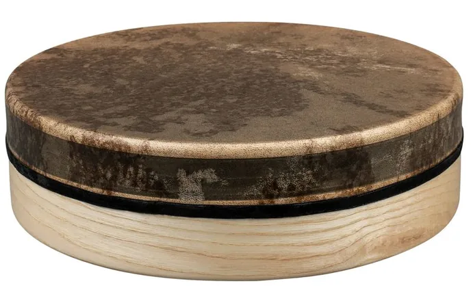 Sela 14" Frame Drum, de face sur fond neutre