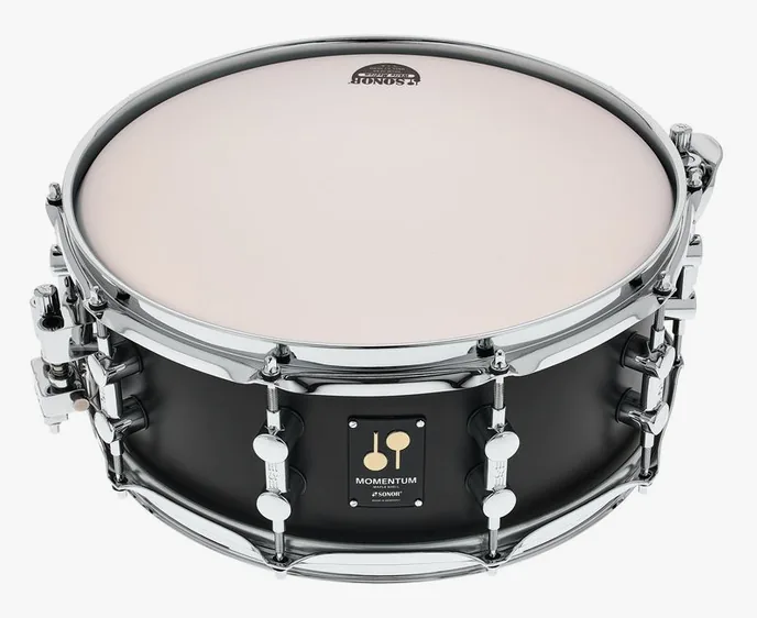 Sonor 14"x5.75" MOM. Snare Maple GTB, de face sur fond neutre
