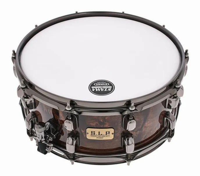 Tama 14"x06" S.L.P. G-Maple KMB, de face sur fond neutre
