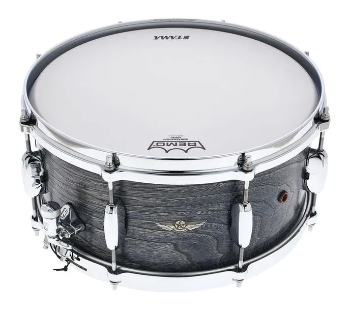 Tama 14"x6,5" STAR Walnut S. ASCS, de face sur fond neutre