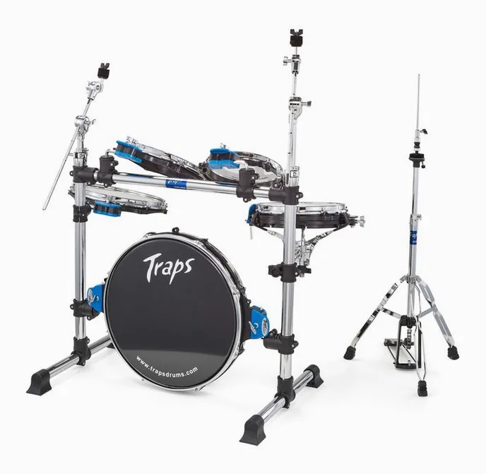 Traps A-400 Acoustic Drumset, de face sur fond neutre