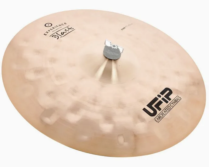Ufip 17" Blast Series Crash, vue de face