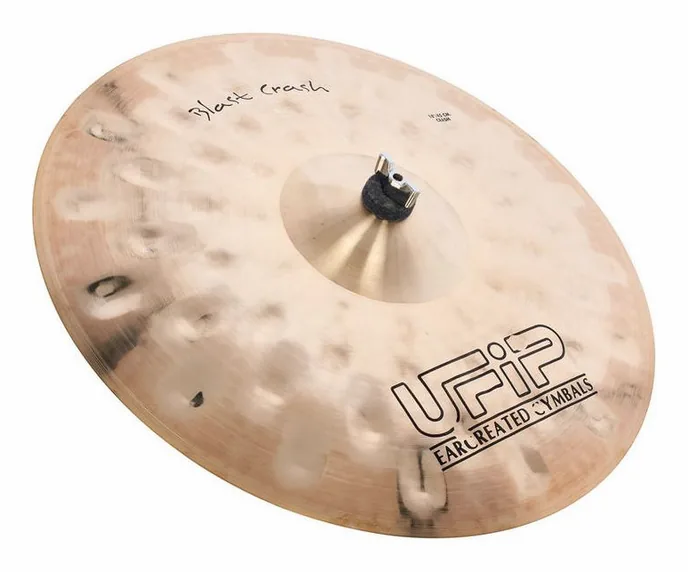 Ufip 18" Blast Series Crash, sur fond neutre