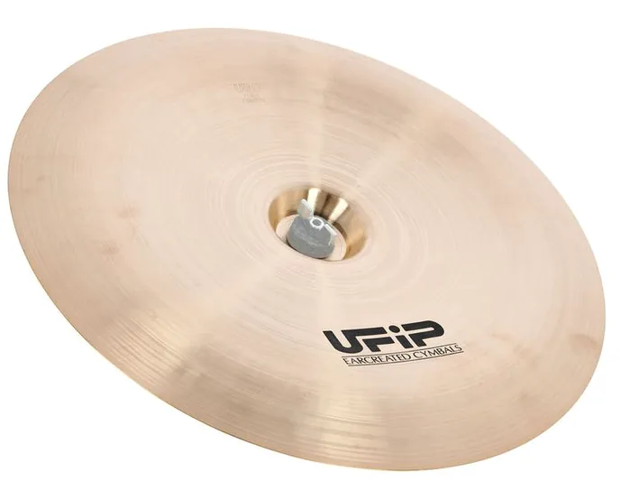 Ufip 18" FX Fast China, de face sur fond neutre