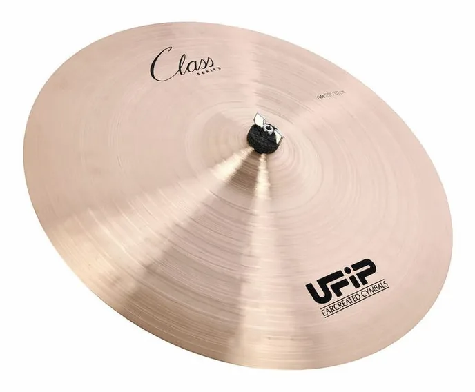 Ufip 20" Class Series Medium Ride, de face sur fond neutre