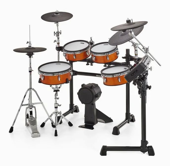 Yamaha DTX8K-M Real Wood, sur fond neutre