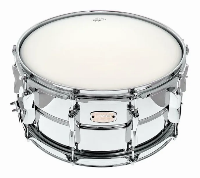 Yamaha Stage Custom 14"x6,5" Snare, sur fond neutre