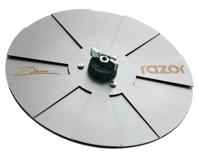 Zultan 10" Razor Disc, de face sur fond neutre