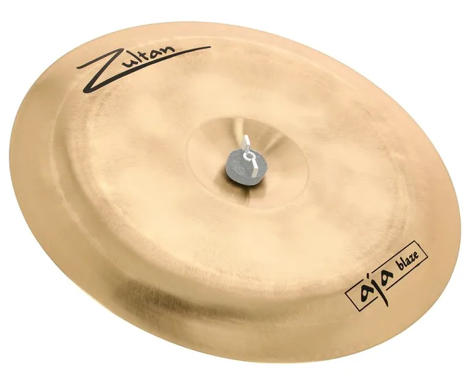 Zultan 16" Aja Blaze China, de face sur fond neutre