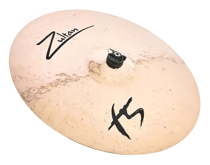 Zultan 17" F5 Crash, vue de face