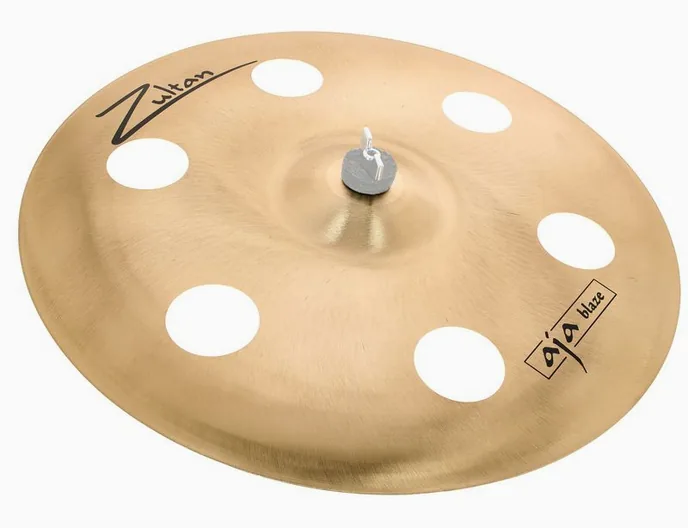 Zultan 18" Aja Blaze Holey Crash, de face sur fond neutre