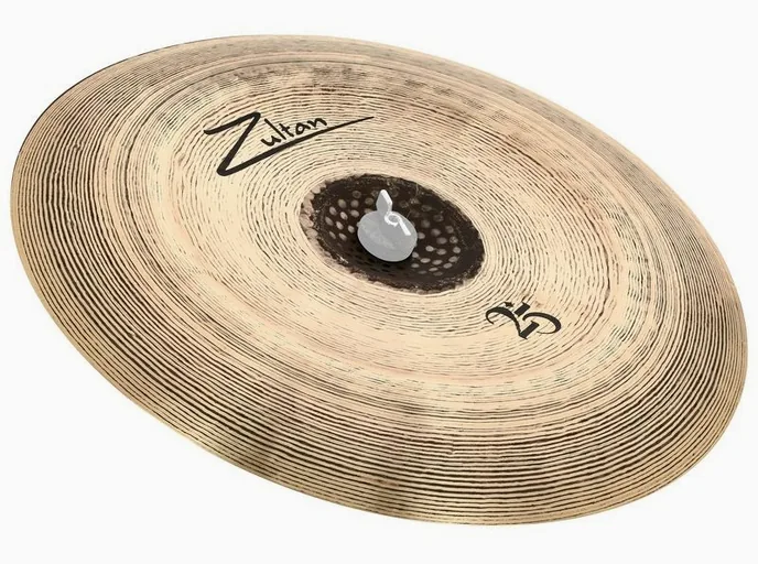 Zultan 18" China 25, de face sur fond neutre