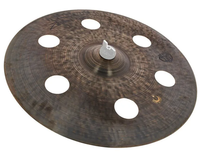 Zultan 18" Dark Matter Holey Crash, de face sur fond neutre