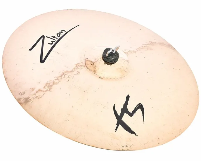 Zultan 18" F5 Crash, vue de face