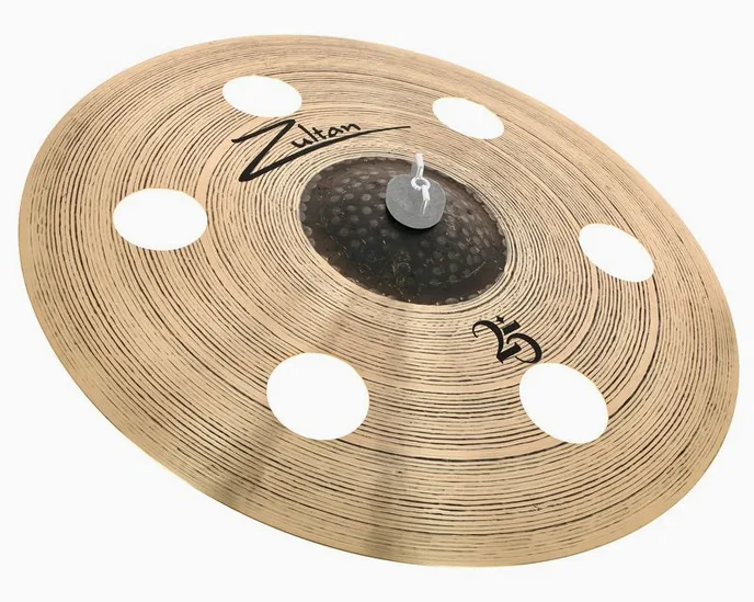Zultan 18" Holey Crash 25, sur fond neutre
