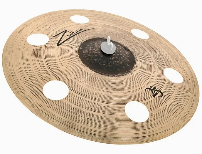 Zultan 19" Holey Crash 25, de face sur fond neutre