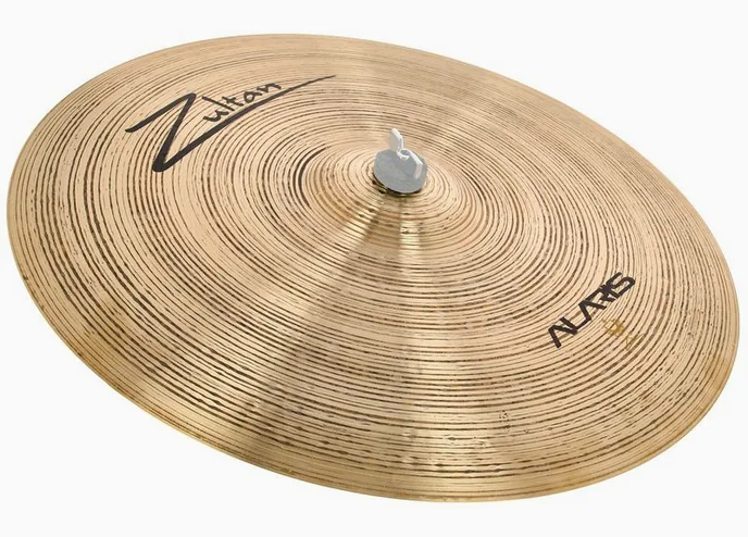 Zultan 20" Alaris light Ride, de face sur fond neutre